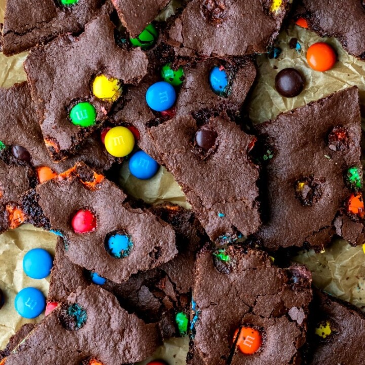 M&M Brownie Bark Recipe - I Heart Eating