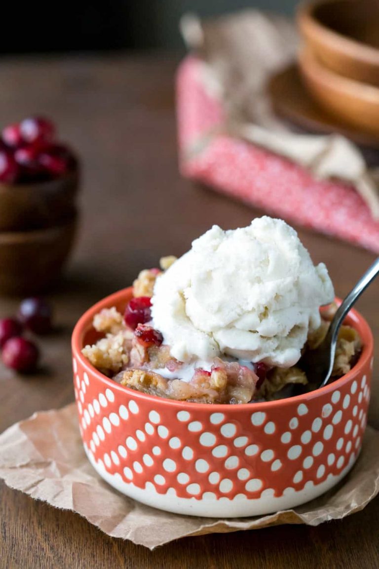 Slow Cooker Cranberry Apple Crisp - I Heart Eating