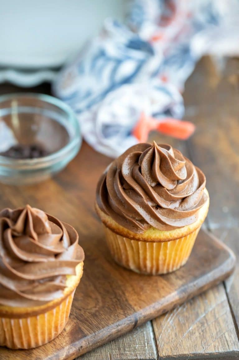 Chocolate Cream Cheese Frosting Recipe - I Heart Eating