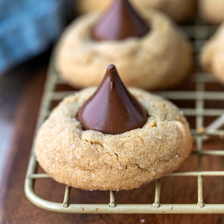 Peanut Butter Kiss Cookies - I Heart Eating