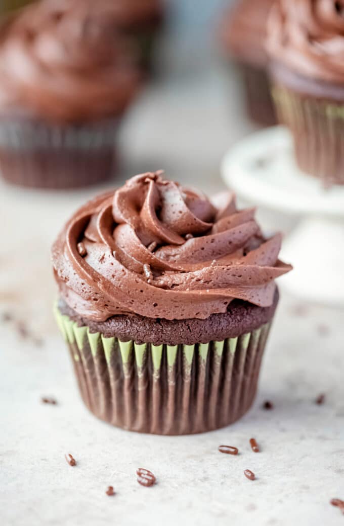 easy-chocolate-cupcake-recipe-i-heart-eating