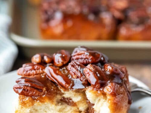 https://www.ihearteating.com/wp-content/uploads/2021/11/maple-sticky-buns-29-1200-500x375.jpg