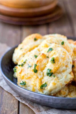 Copycat Red Lobster Cheddar Bay Biscuit Recipe - I Heart Eating