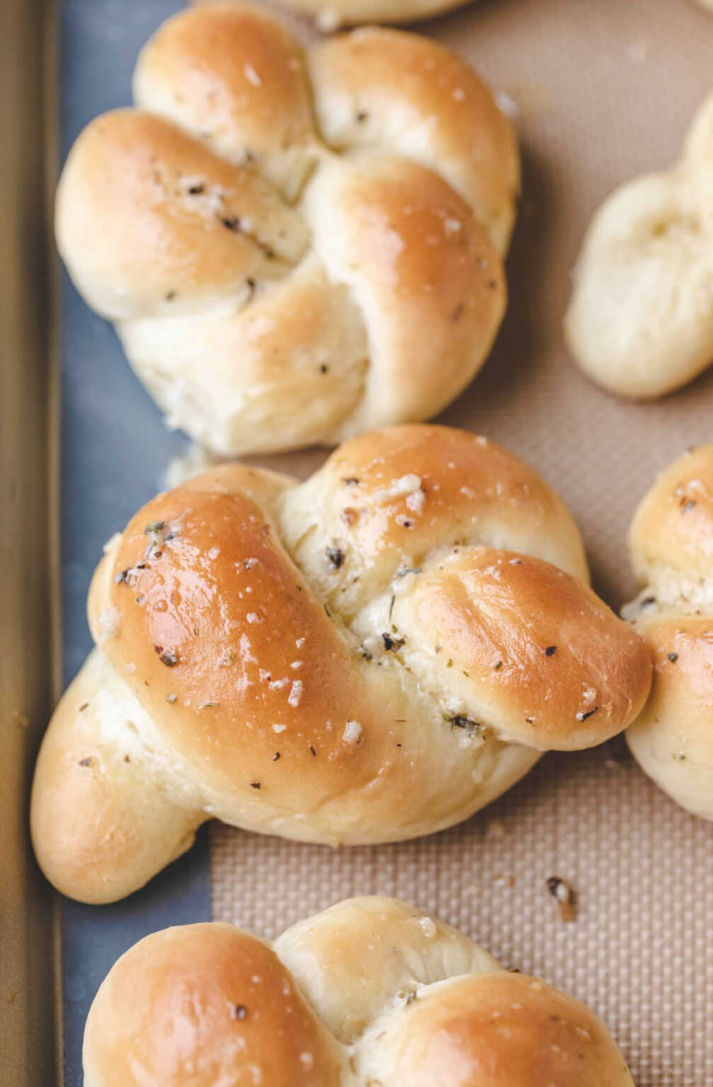 Homemade Garlic Knots I Heart Eating