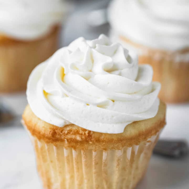 Best Vanilla Buttercream Frosting - I Heart Eating