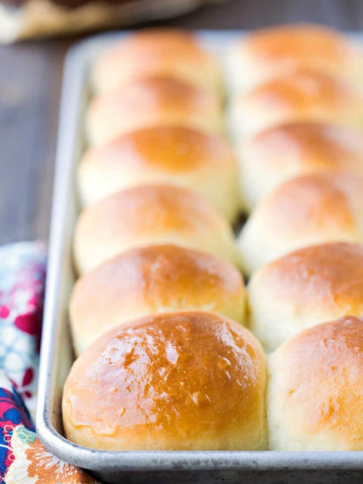 60 Minute Dinner Rolls - I Heart Eating