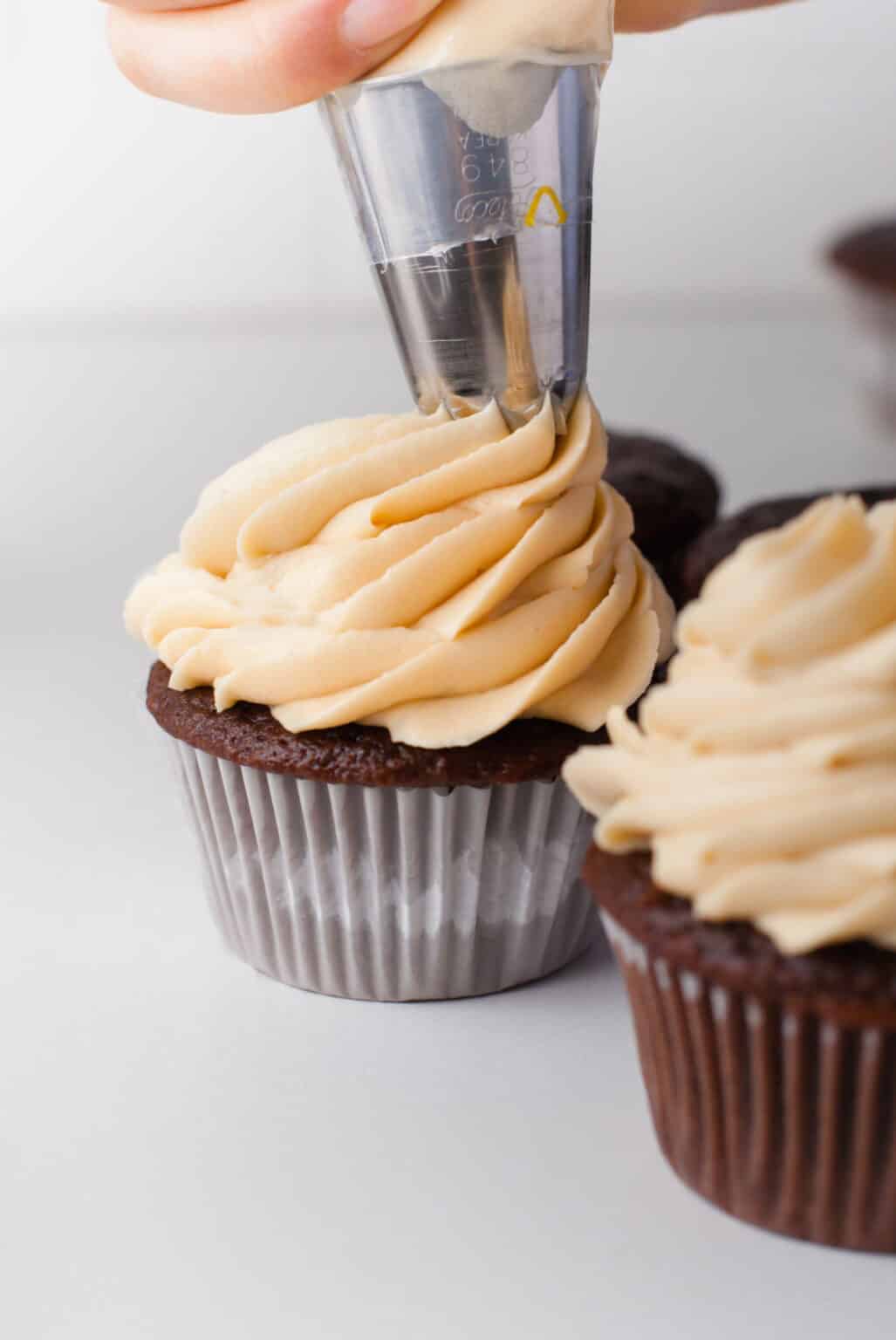 Salted Caramel Buttercream Frosting Recipe - I Heart Eating