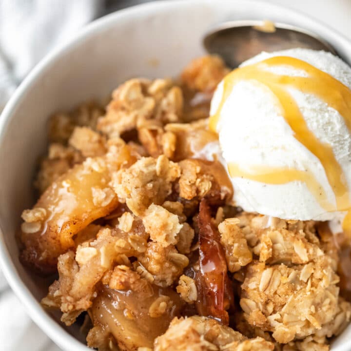 Easy Old Fashioned Apple Crisp - I Heart Eating