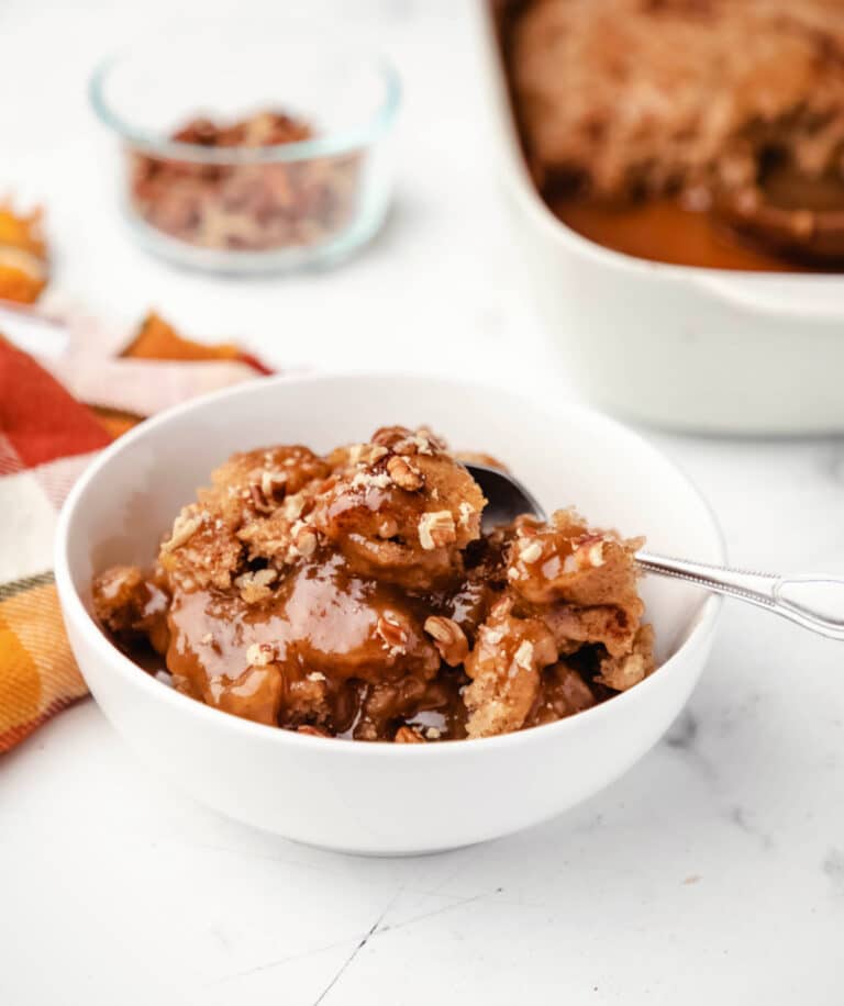 Caramel Apple Cobbler Cake - I Heart Eating