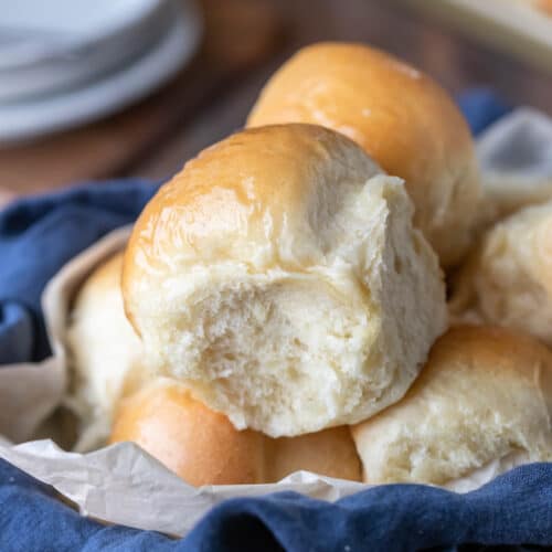 Best Fluffy Dinner Rolls - I Heart Eating