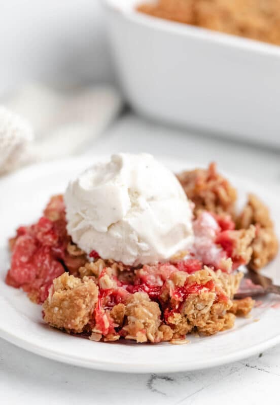 Strawberry Rhubarb Crisp - I Heart Eating