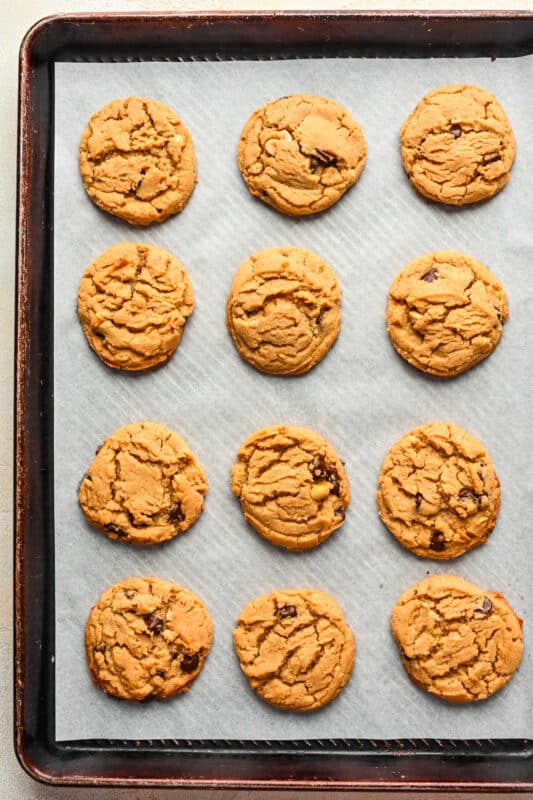 Peanut Butter Chocolate Chip Cookies - I Heart Eating