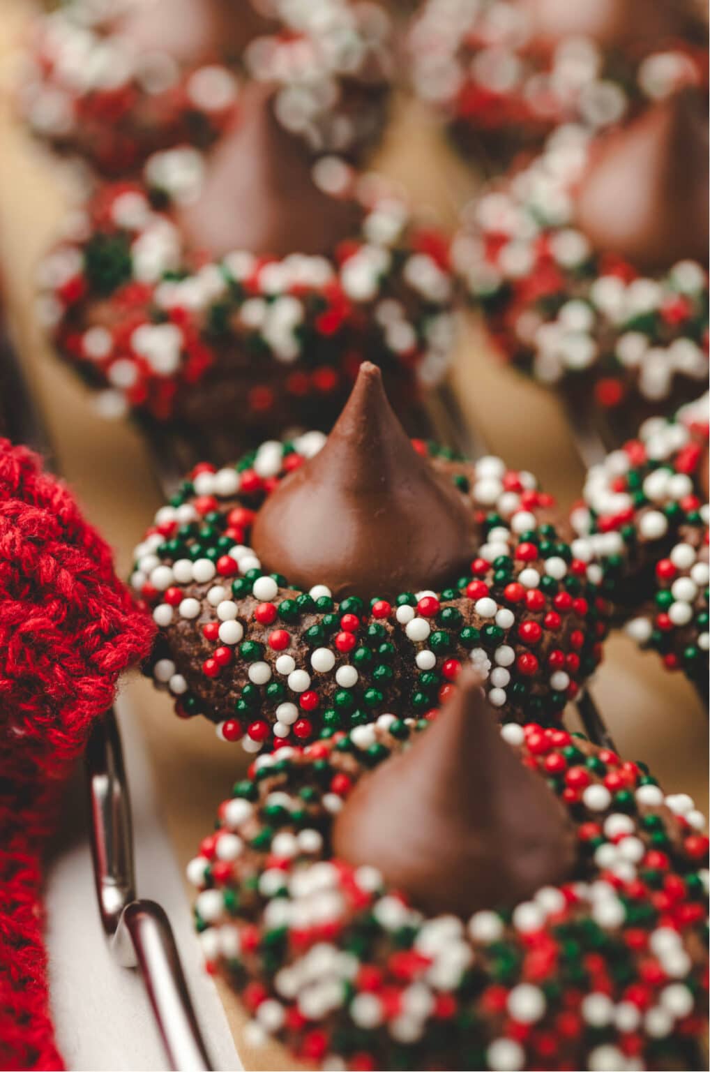 Christmas Kiss Cookies - I Heart Eating