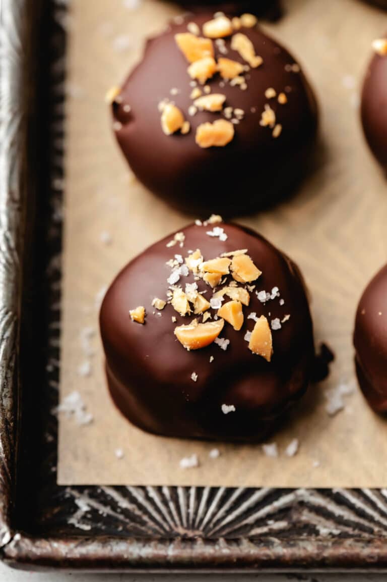 Peanut Butter Oreo Cookie Balls - I Heart Eating