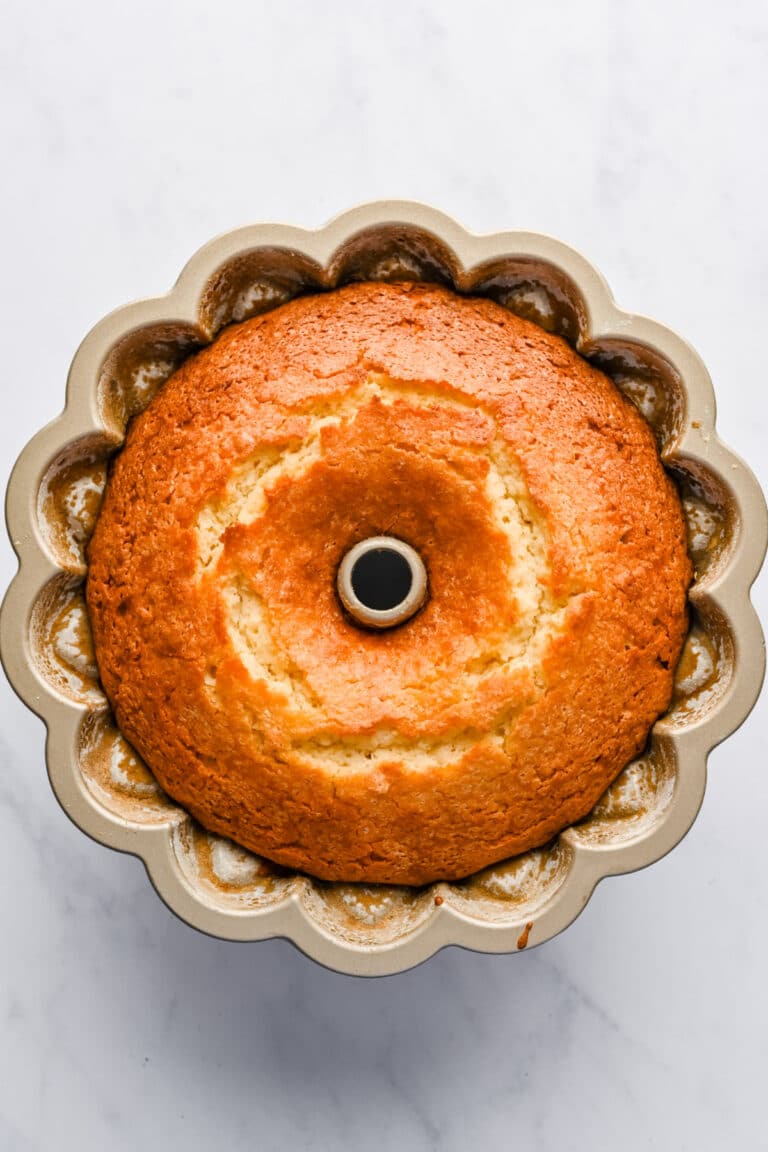 Greek Yogurt Pound Cake - I Heart Eating