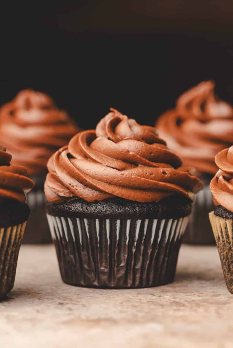 Easy Chocolate Cupcake Recipe - I Heart Eating